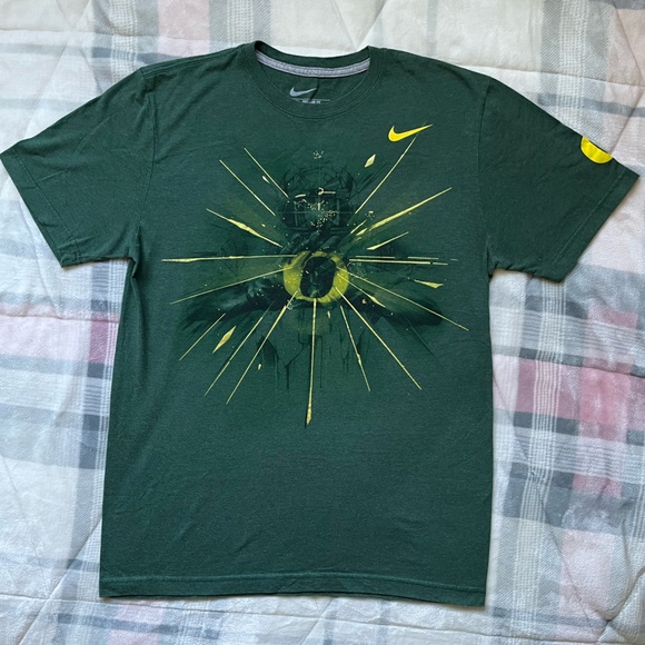 Nike Other - Nike Men’s Medium Green And Yellow Oregon Ducks Short Sleeve T-Shirt